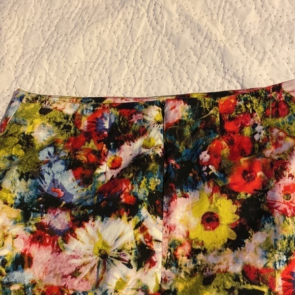 Chelsea and Theodore mini skirt size 4 fully lined two pockets flowers colours - Picture 4 of 11
